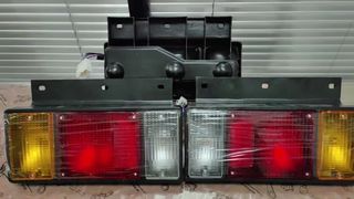 4JB1 8-94178619-0 NPR NHR 100P Lámpara combinada trasera